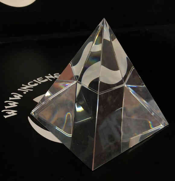 Pirámide de Cristal 9.5 cm Aprox